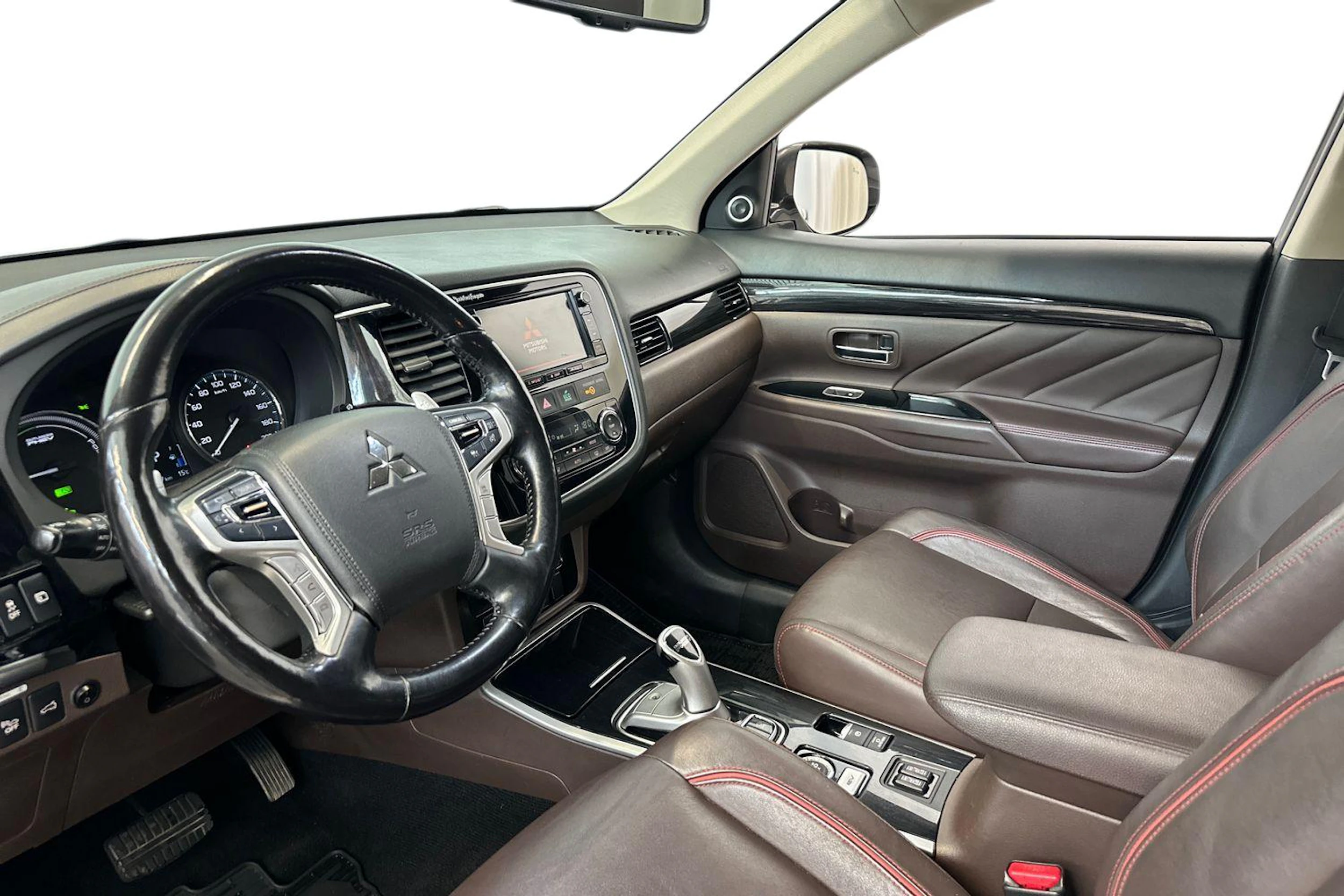 valkoinen Mitsubishi Outlander PHEV 2017 kuva 6.