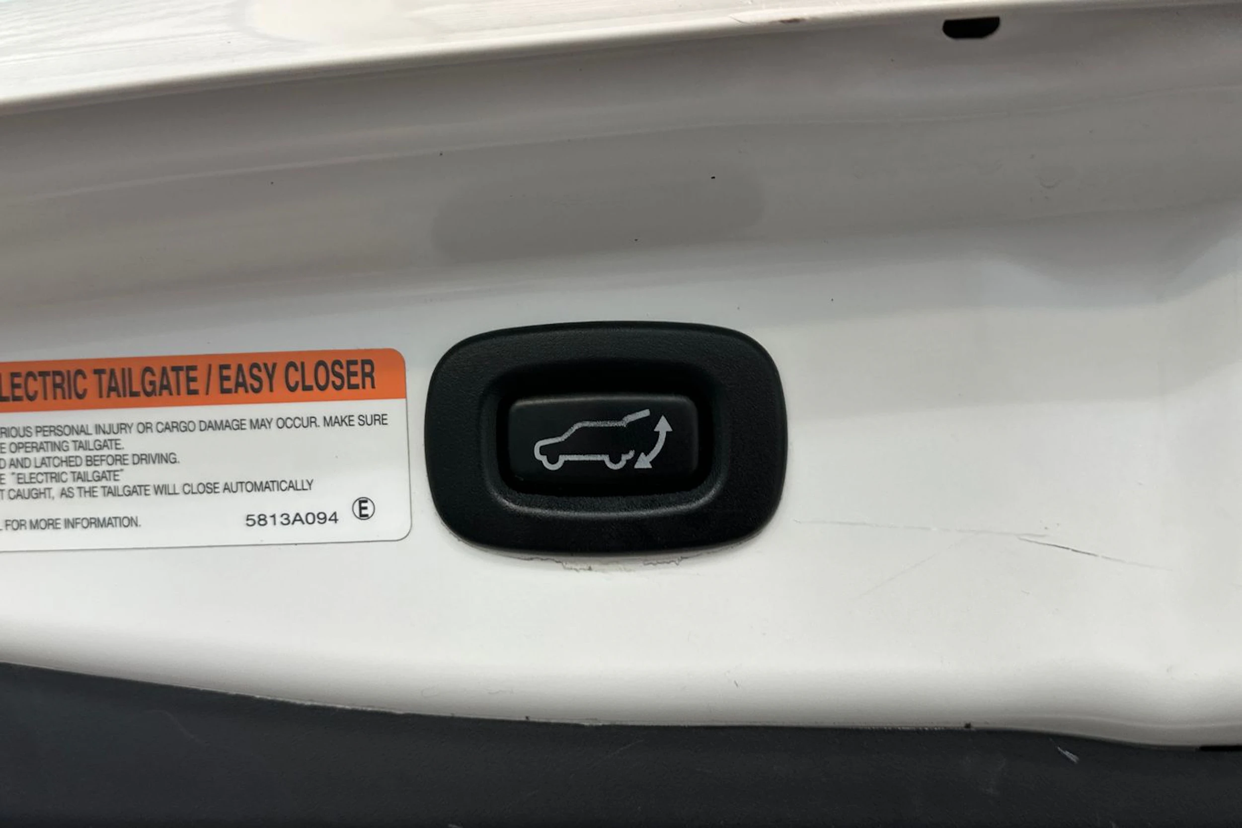 valkoinen Mitsubishi Outlander PHEV 2017 kuva 14.