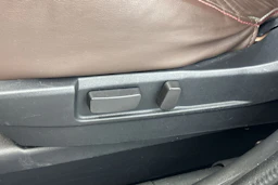 valkoinen Mitsubishi Outlander PHEV 2017 kuva 17.