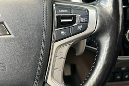 valkoinen Mitsubishi Outlander PHEV 2017 kuva 20.