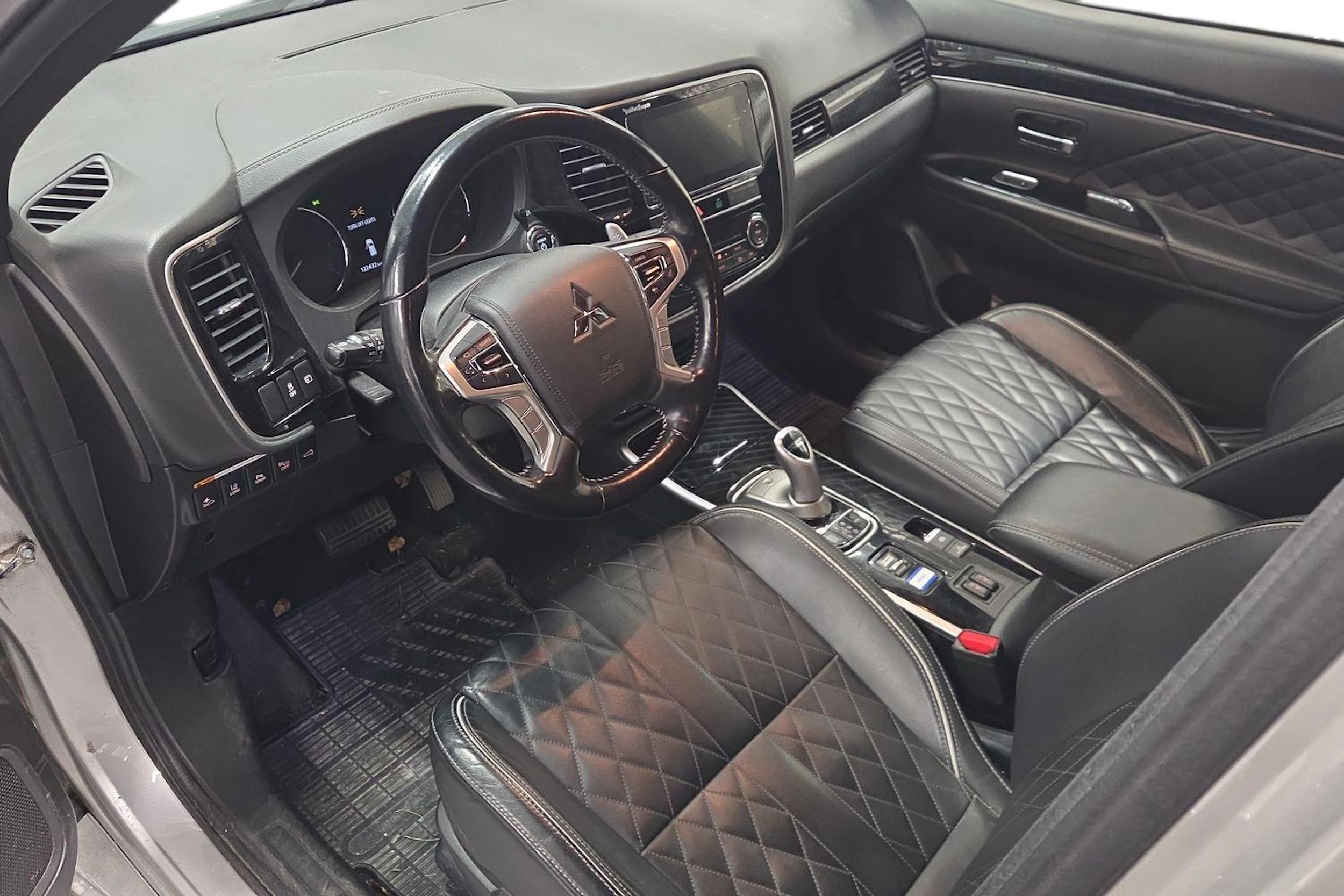 hopea Mitsubishi Outlander PHEV 2018 kuva 3.