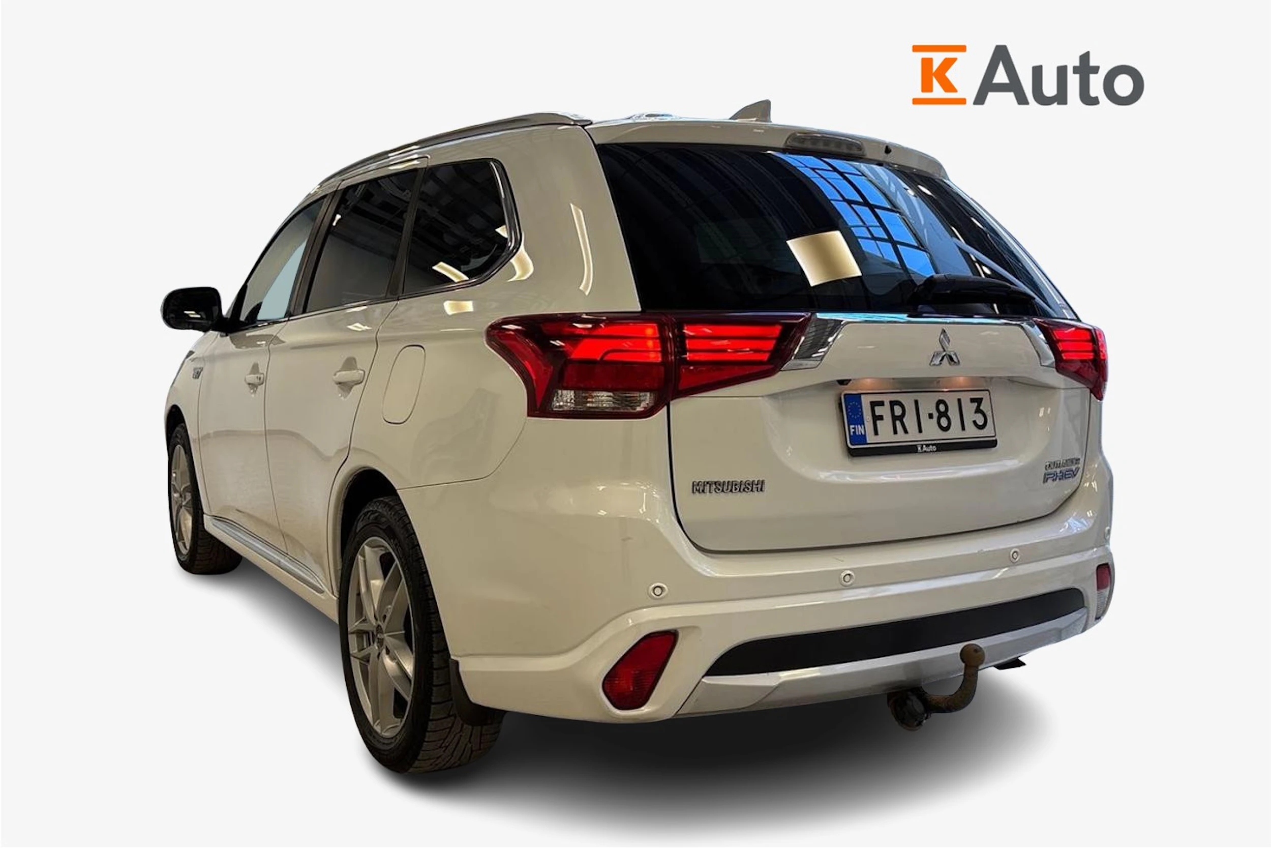 valkoinen Mitsubishi Outlander PHEV 2018 kuva 2.
