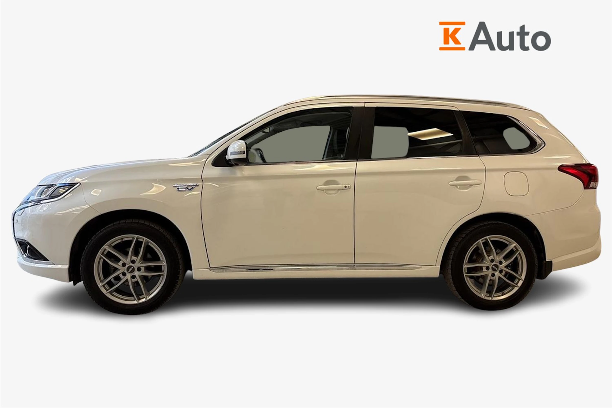 valkoinen Mitsubishi Outlander PHEV 2018 kuva 5.