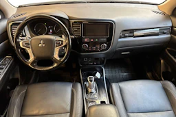 valkoinen Mitsubishi Outlander PHEV 2018 kuva 7.