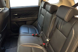 valkoinen Mitsubishi Outlander PHEV 2018 kuva 8.