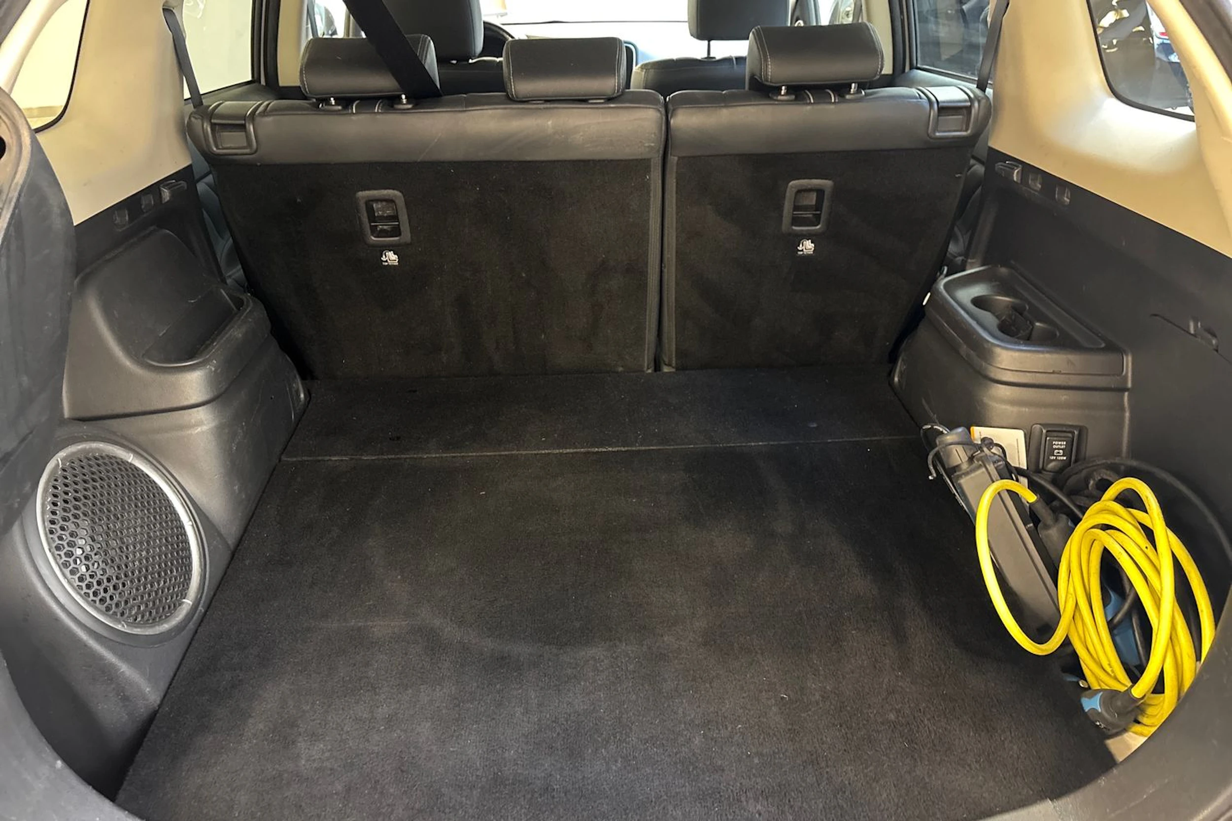 valkoinen Mitsubishi Outlander PHEV 2018 kuva 13.