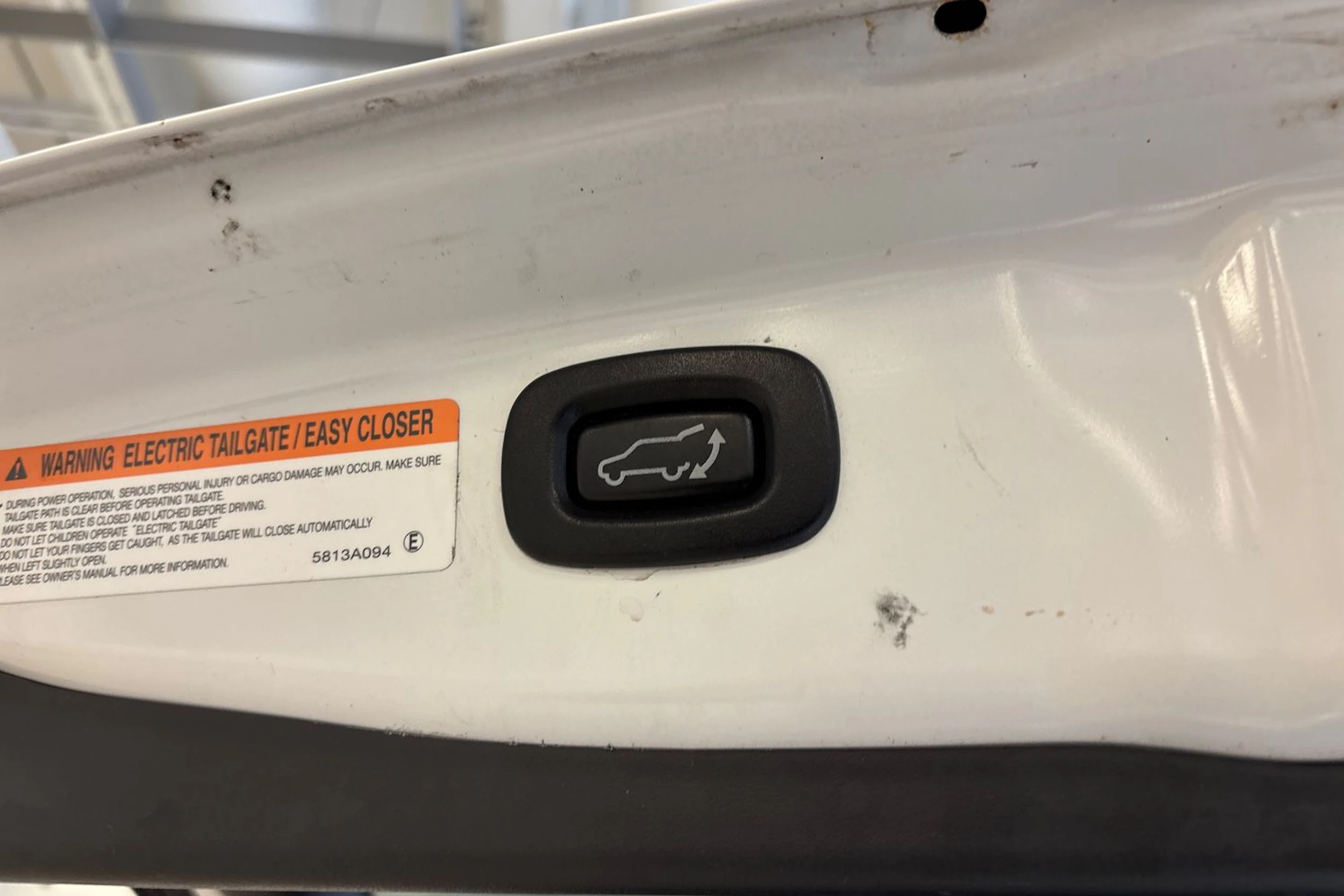valkoinen Mitsubishi Outlander PHEV 2018 kuva 14.