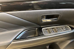 valkoinen Mitsubishi Outlander PHEV 2018 kuva 15.