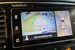 valkoinen Mitsubishi Outlander PHEV 2018 kuva 19.
