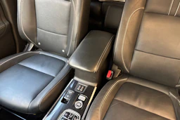 valkoinen Mitsubishi Outlander PHEV 2018 kuva 23.