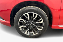 Punainen Mitsubishi Outlander PHEV 2018 kuva 9.