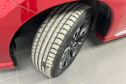 Punainen Mitsubishi Outlander PHEV 2018 kuva 10.