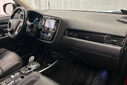 Punainen Mitsubishi Outlander PHEV 2018 kuva 11.