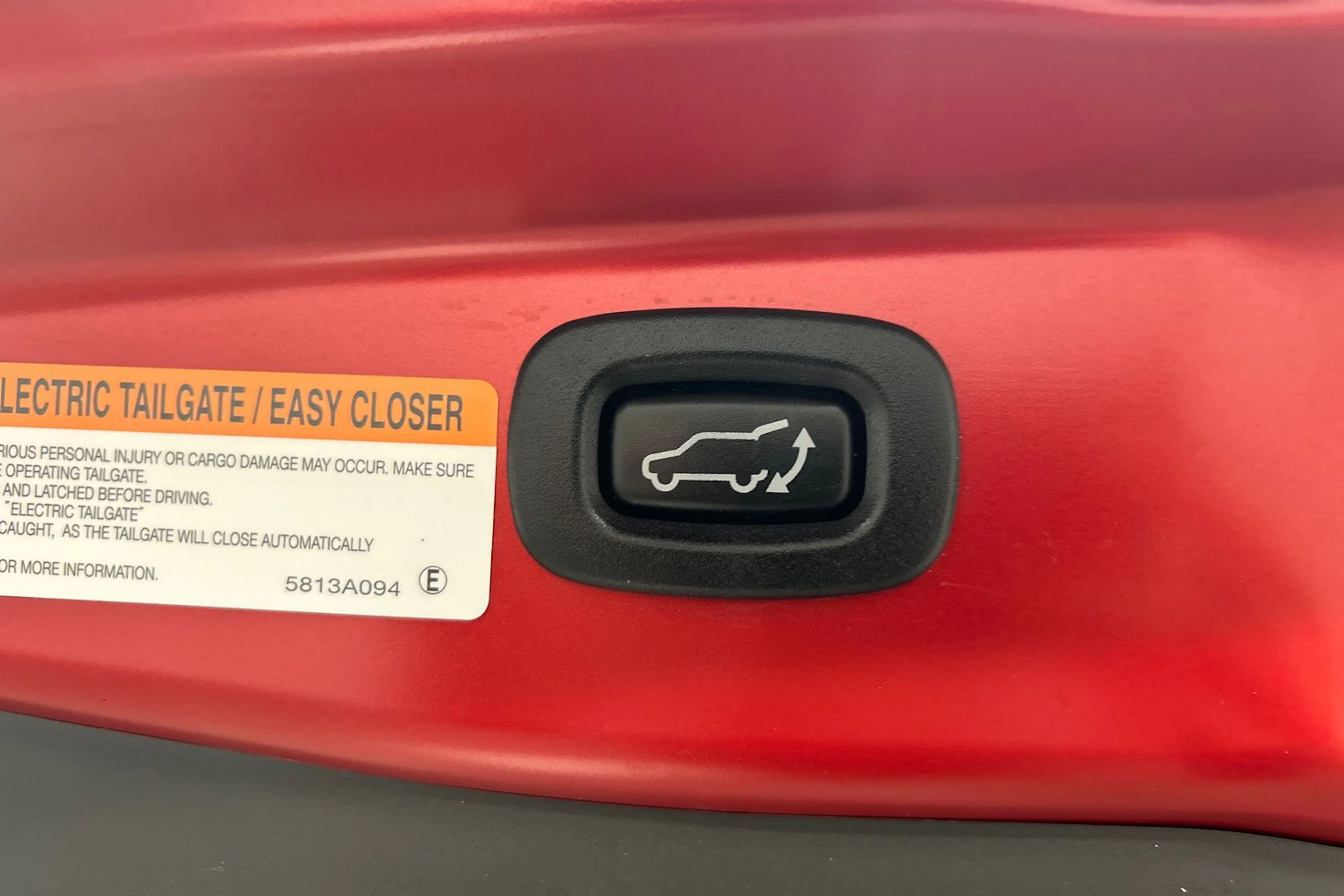 Punainen Mitsubishi Outlander PHEV 2018 kuva 14.