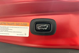 Punainen Mitsubishi Outlander PHEV 2018 kuva 14.