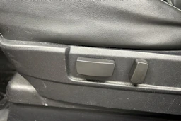 Punainen Mitsubishi Outlander PHEV 2018 kuva 15.