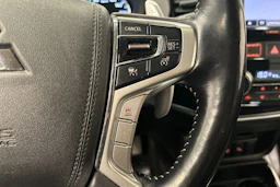 Punainen Mitsubishi Outlander PHEV 2018 kuva 18.