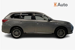 Harmaa Mitsubishi Outlander PHEV 2018 kuva 6.