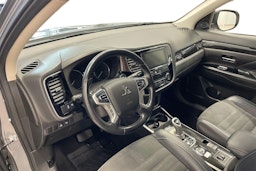 Harmaa Mitsubishi Outlander PHEV 2018 kuva 7.