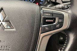 Harmaa Mitsubishi Outlander PHEV 2018 kuva 15.