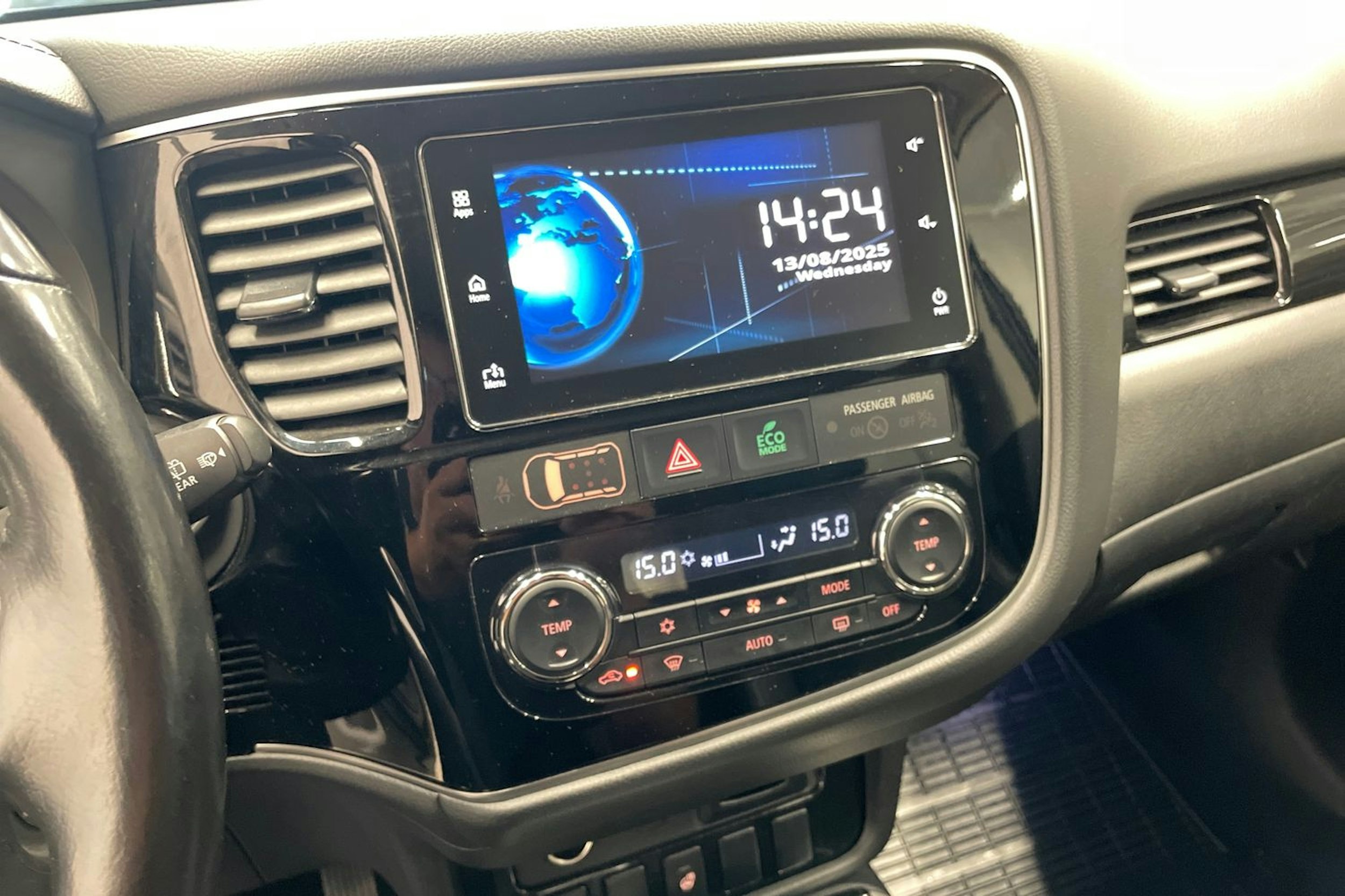 Harmaa Mitsubishi Outlander PHEV 2018 kuva 17.