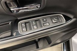 Harmaa Mitsubishi Outlander PHEV 2018 kuva 19.