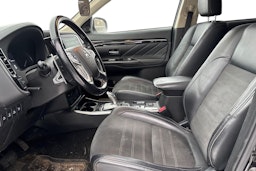 musta Mitsubishi Outlander PHEV 2018 kuva 3.