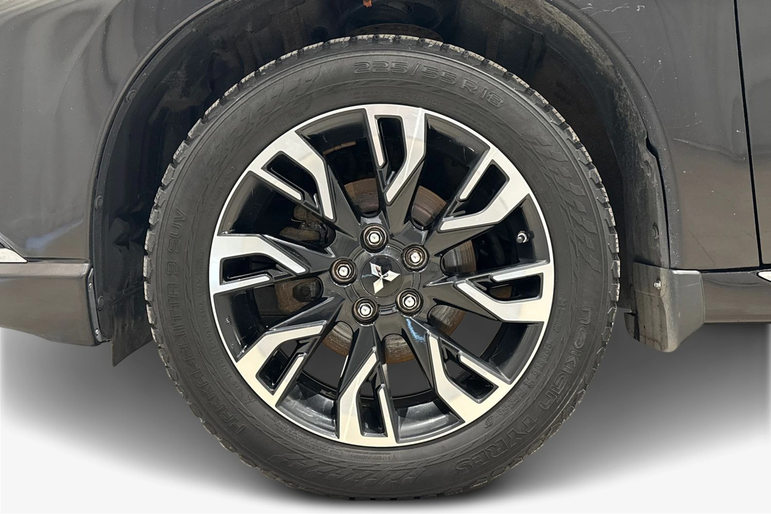 musta Mitsubishi Outlander PHEV 2018 kuva 9.