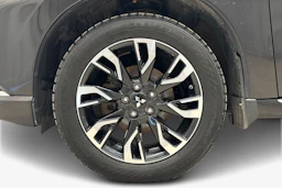 musta Mitsubishi Outlander PHEV 2018 kuva 9.