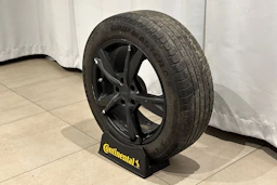 musta Mitsubishi Outlander PHEV 2018 kuva 11.