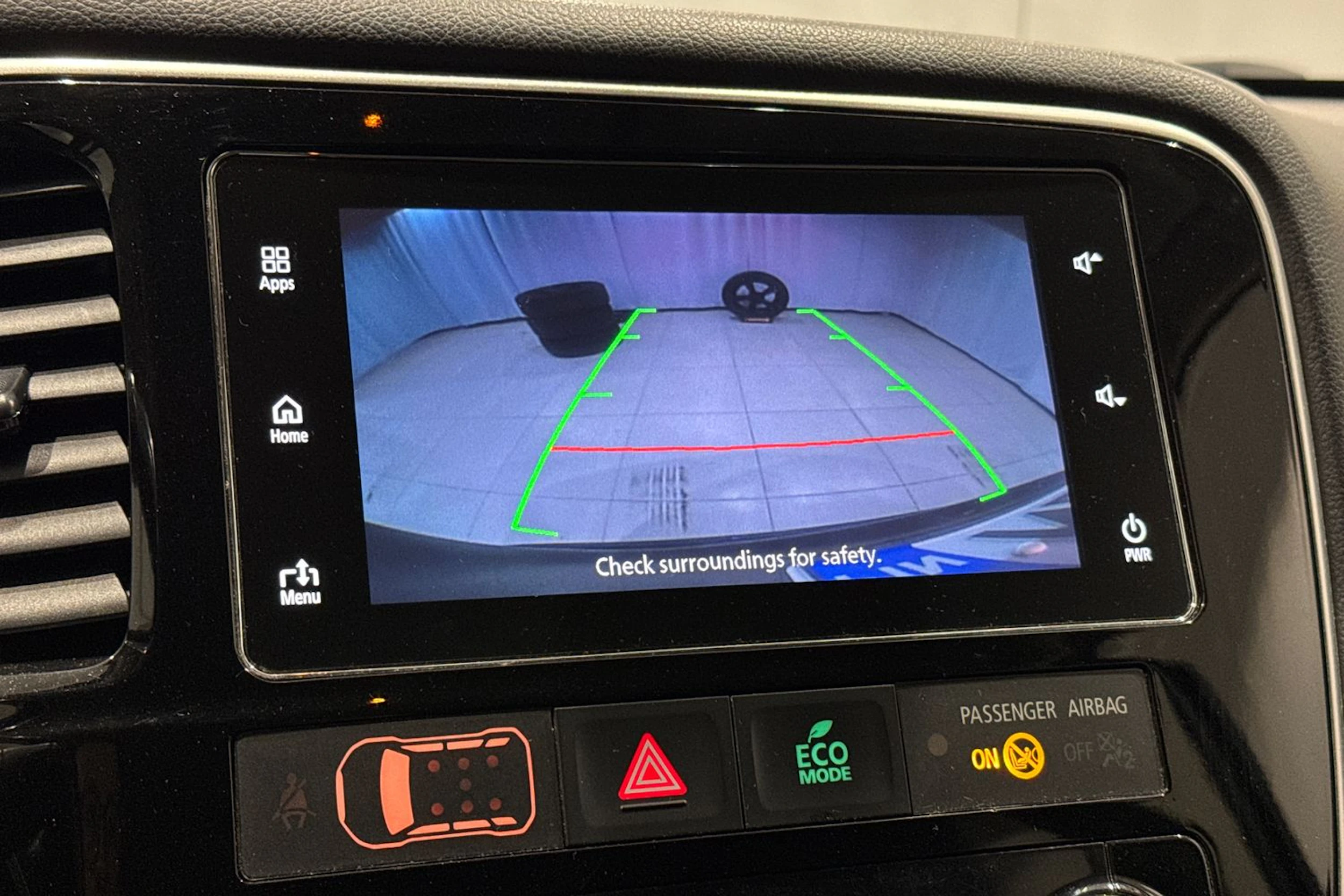 musta Mitsubishi Outlander PHEV 2018 kuva 16.