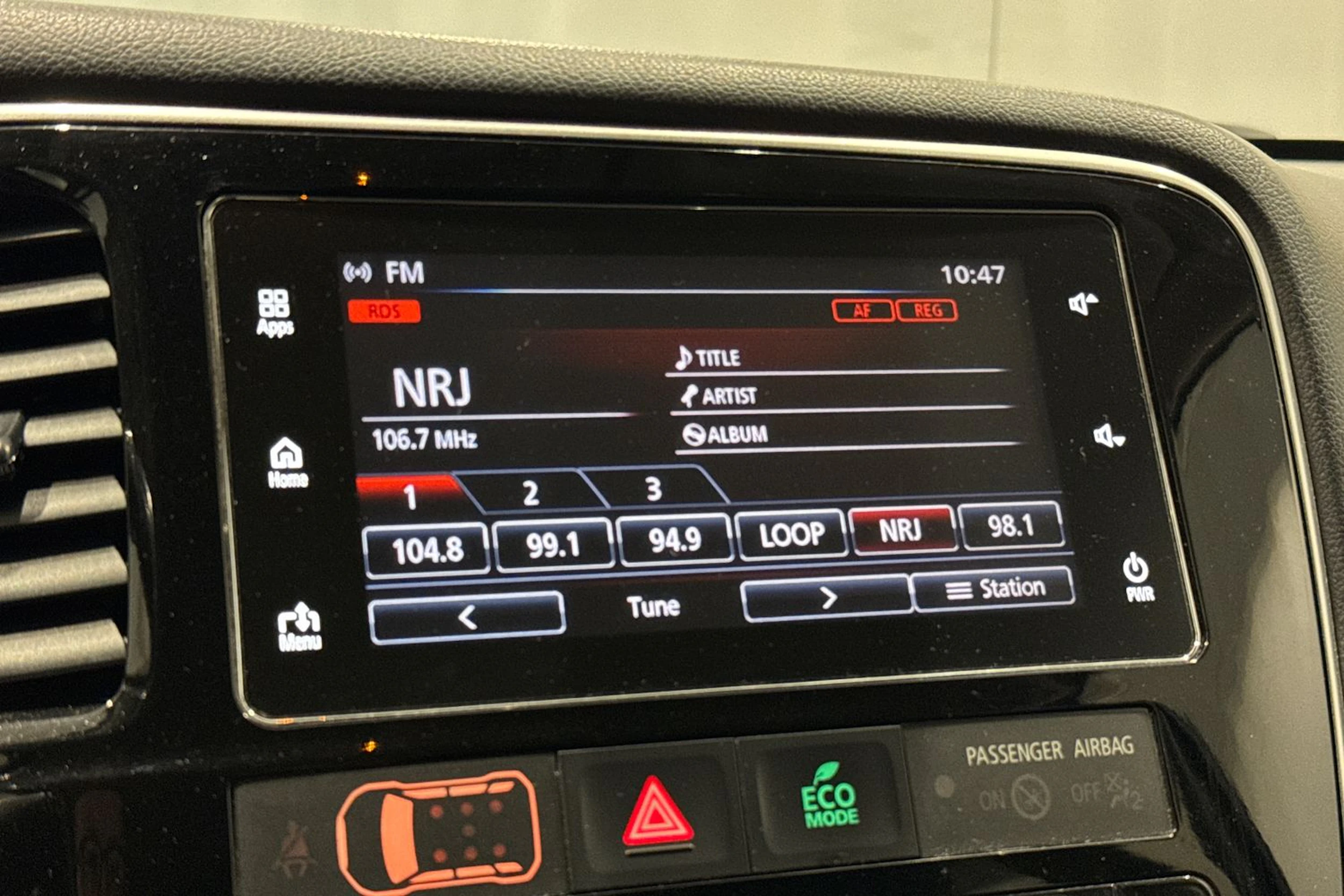 musta Mitsubishi Outlander PHEV 2018 kuva 17.