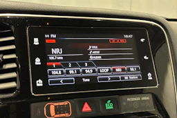 musta Mitsubishi Outlander PHEV 2018 kuva 17.