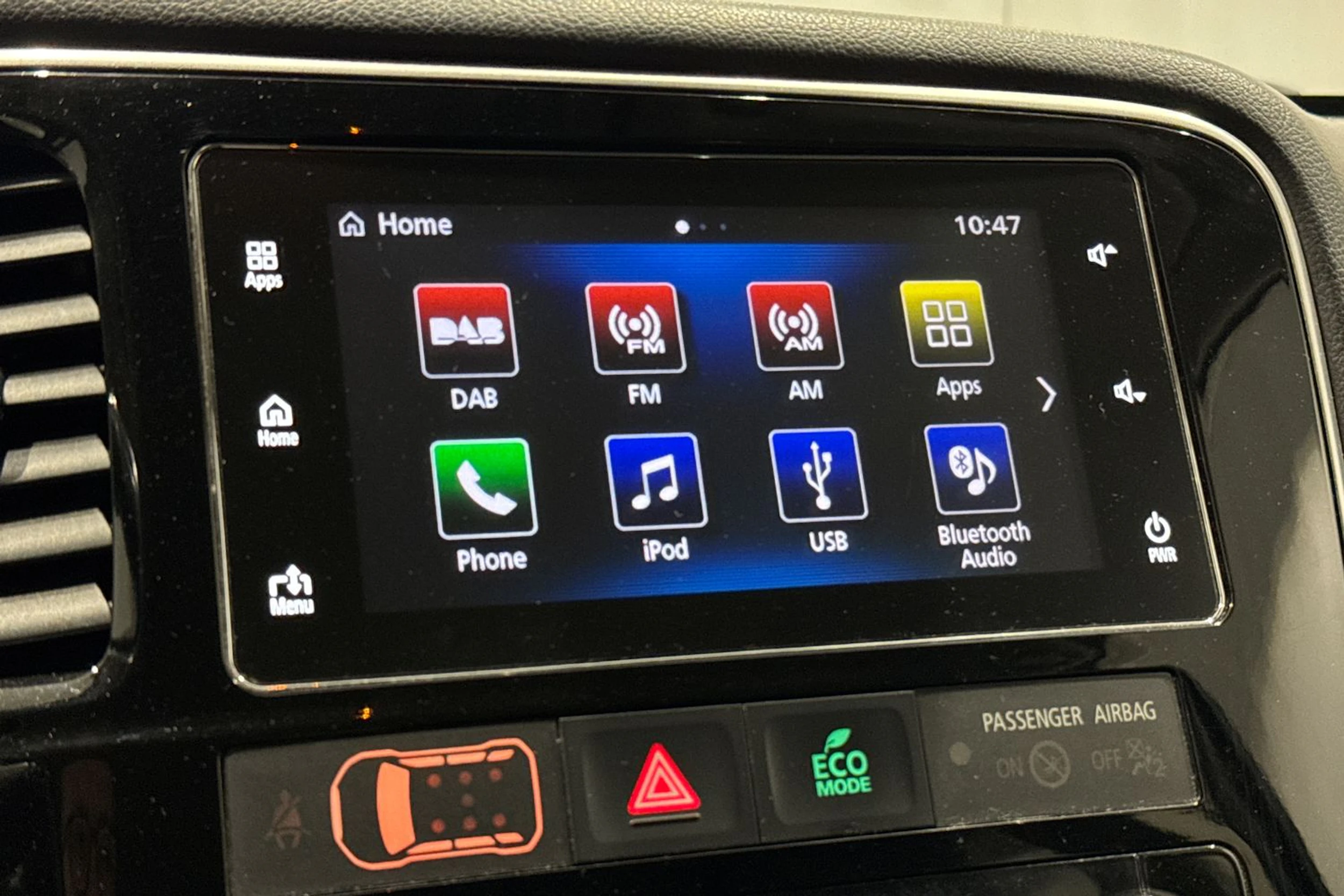 musta Mitsubishi Outlander PHEV 2018 kuva 18.