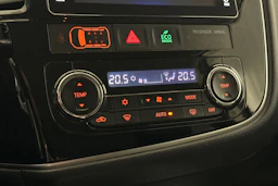 musta Mitsubishi Outlander PHEV 2018 kuva 21.