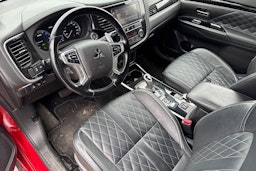 punainen Mitsubishi Outlander PHEV 2018 kuva 3.