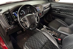 punainen Mitsubishi Outlander PHEV 2019 kuva 7.