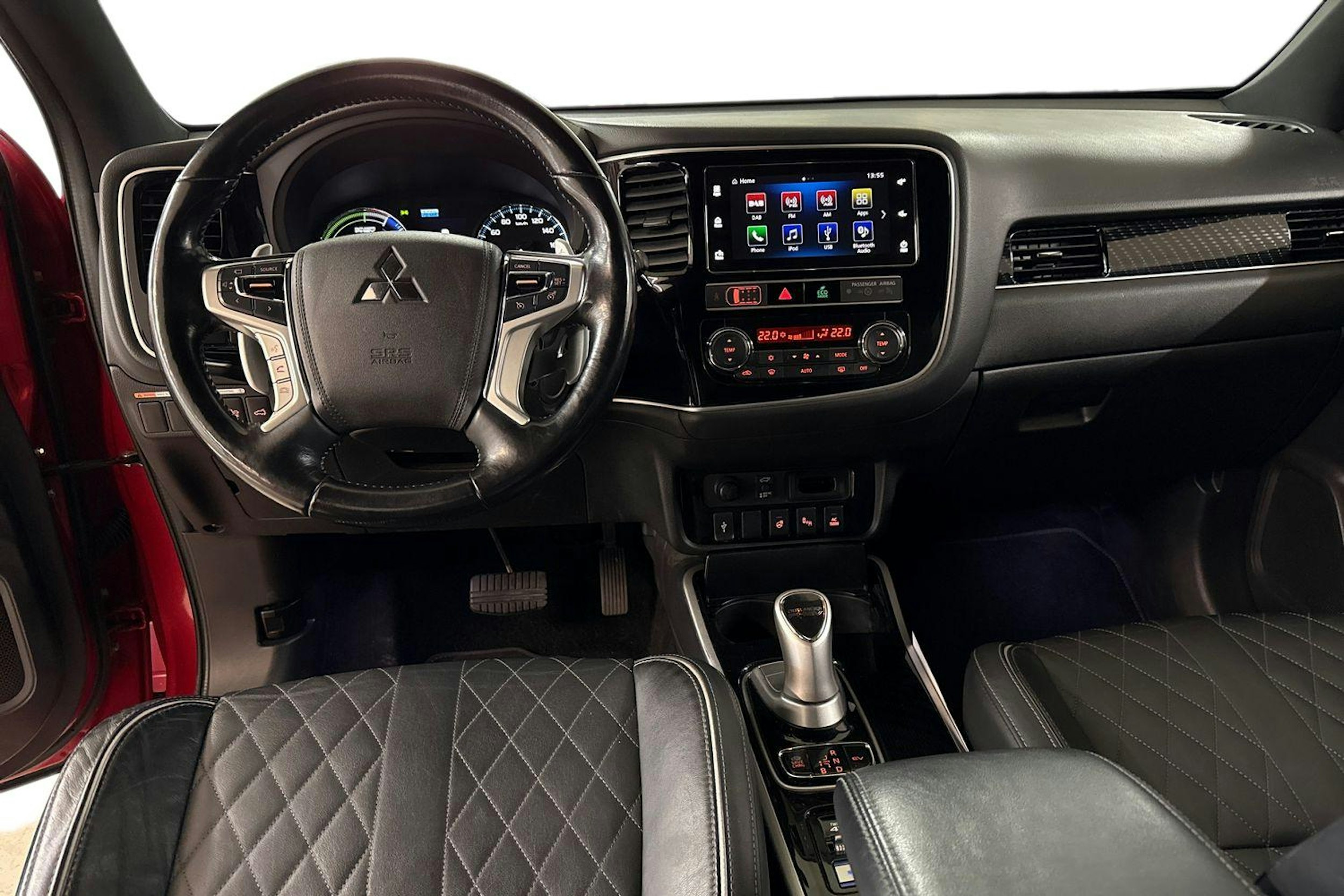 punainen Mitsubishi Outlander PHEV 2019 kuva 9.