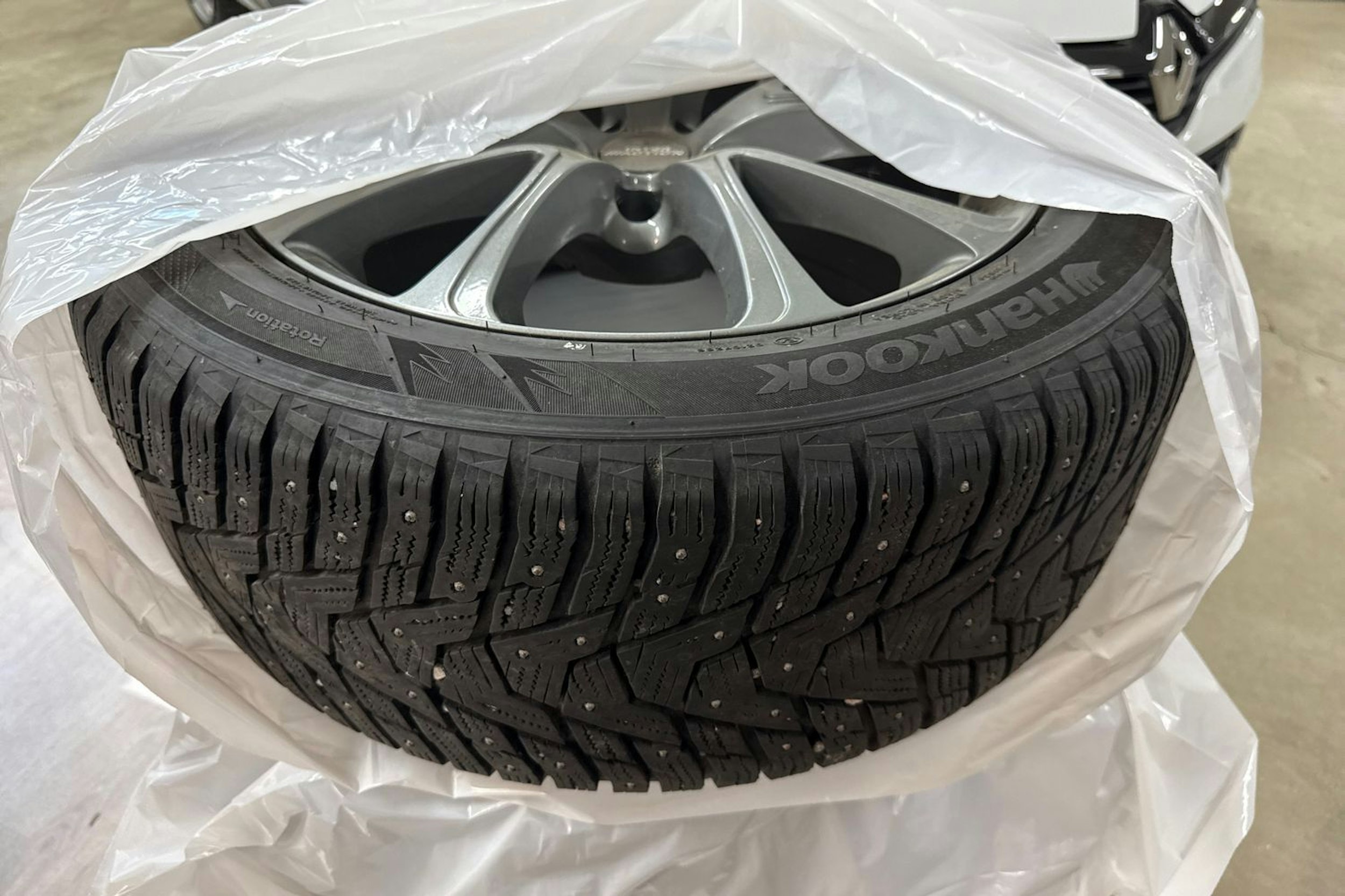 punainen Mitsubishi Outlander PHEV 2019 kuva 13.
