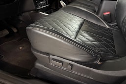 punainen Mitsubishi Outlander PHEV 2019 kuva 16.