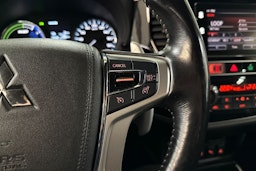 punainen Mitsubishi Outlander PHEV 2019 kuva 18.