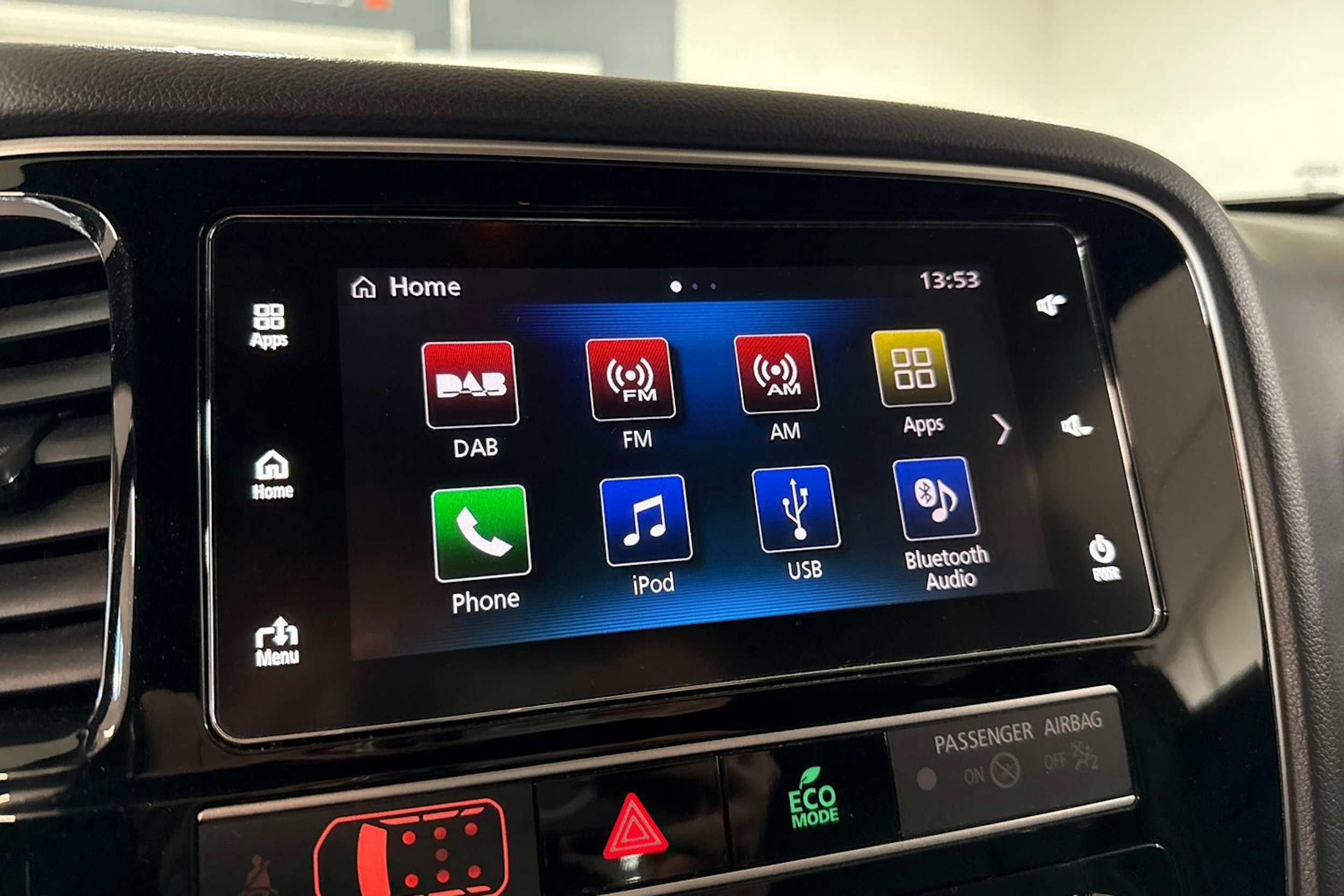 punainen Mitsubishi Outlander PHEV 2019 kuva 21.