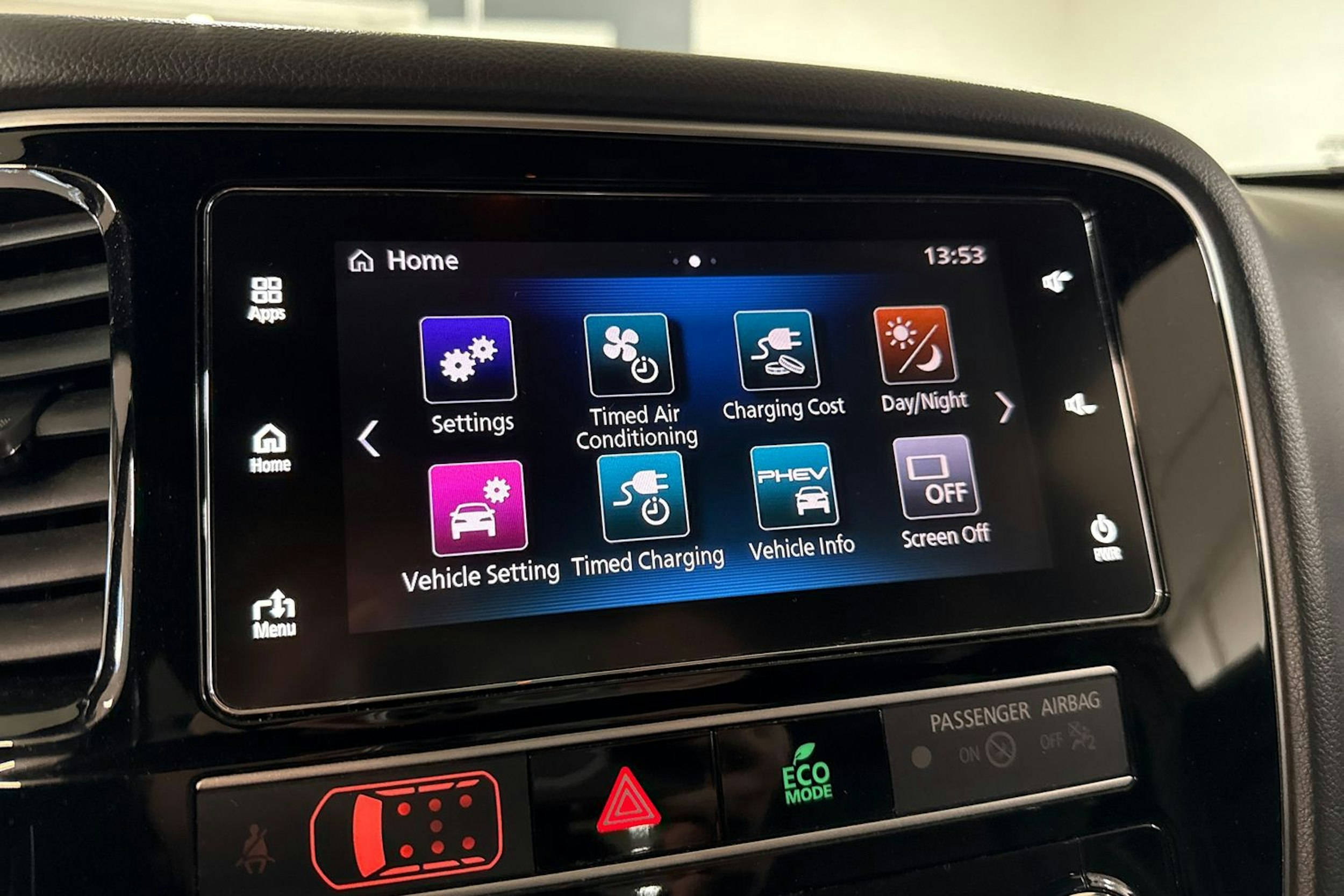 punainen Mitsubishi Outlander PHEV 2019 kuva 22.