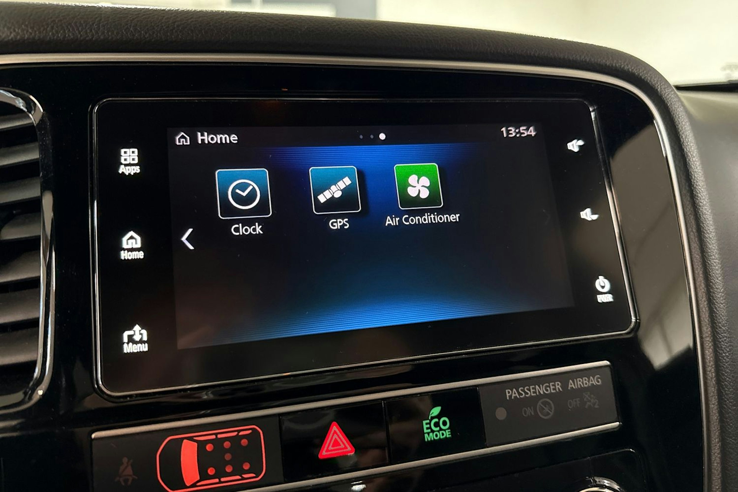 punainen Mitsubishi Outlander PHEV 2019 kuva 23.