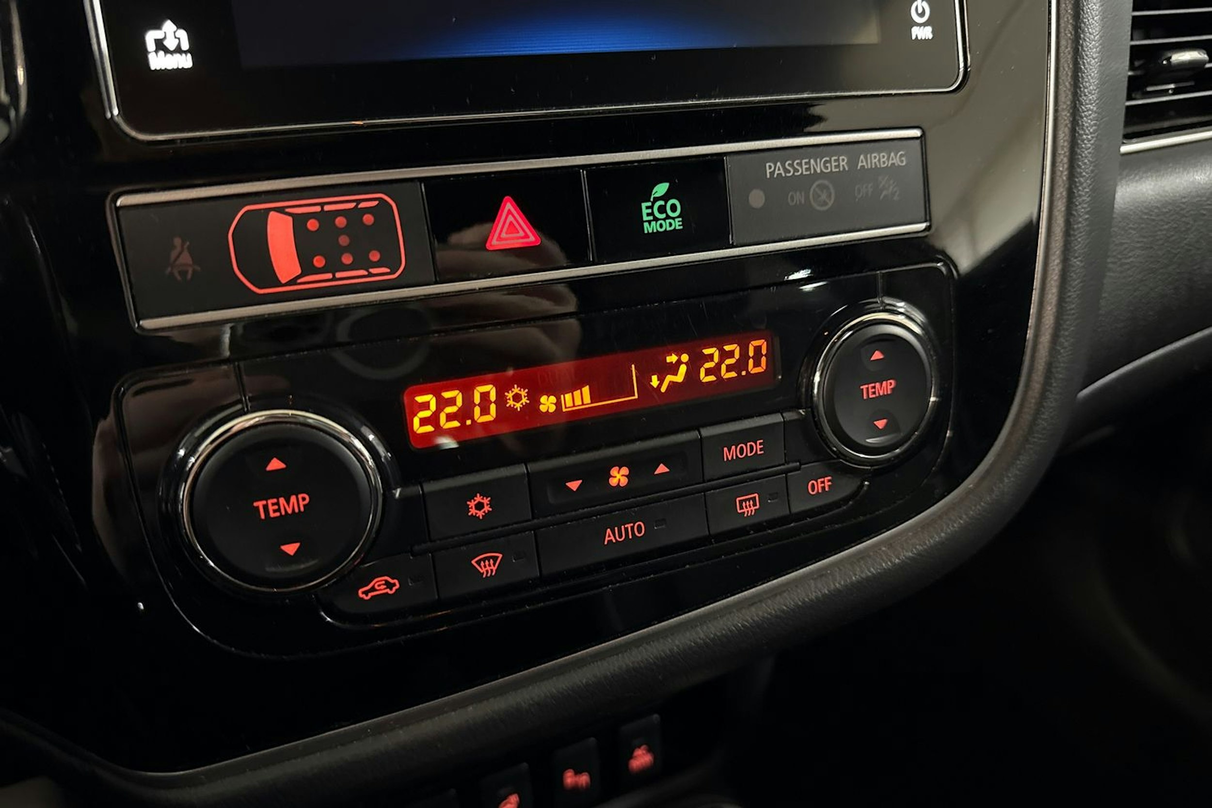 punainen Mitsubishi Outlander PHEV 2019 kuva 25.
