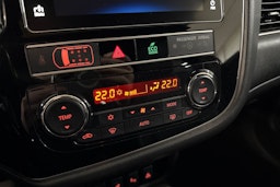 punainen Mitsubishi Outlander PHEV 2019 kuva 25.