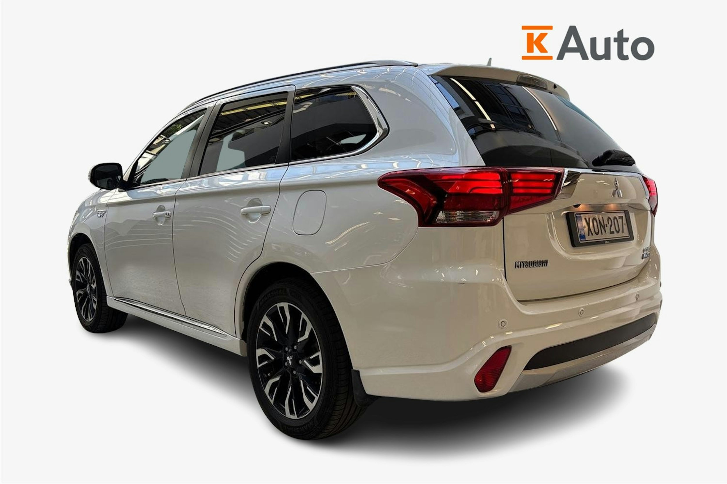 valkoinen Mitsubishi Outlander PHEV 2018 kuva 2.