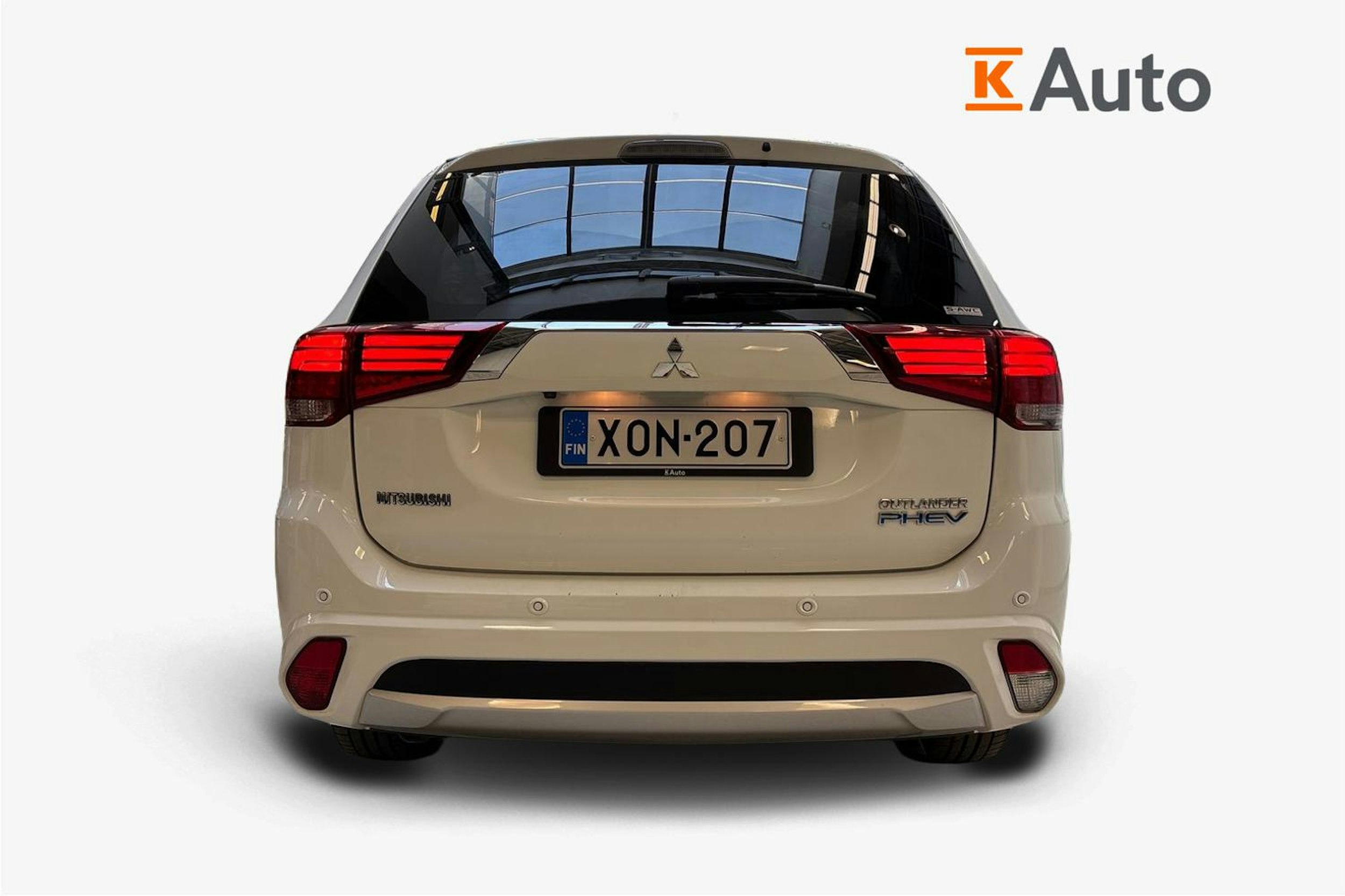 valkoinen Mitsubishi Outlander PHEV 2018 kuva 3.