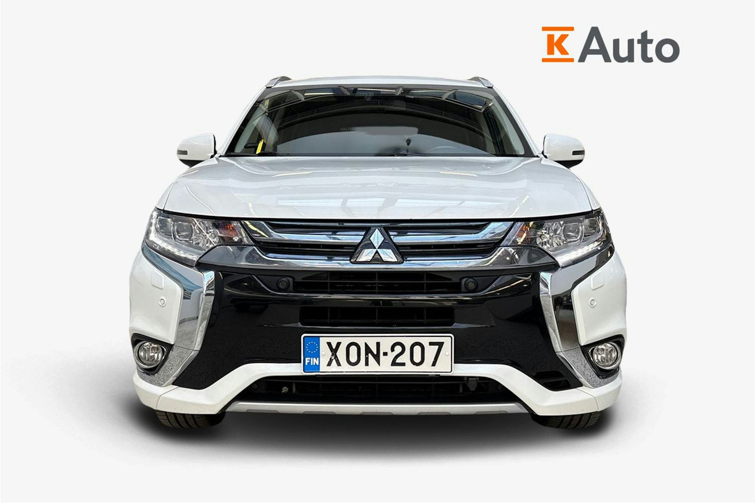 valkoinen Mitsubishi Outlander PHEV 2018 kuva 4.