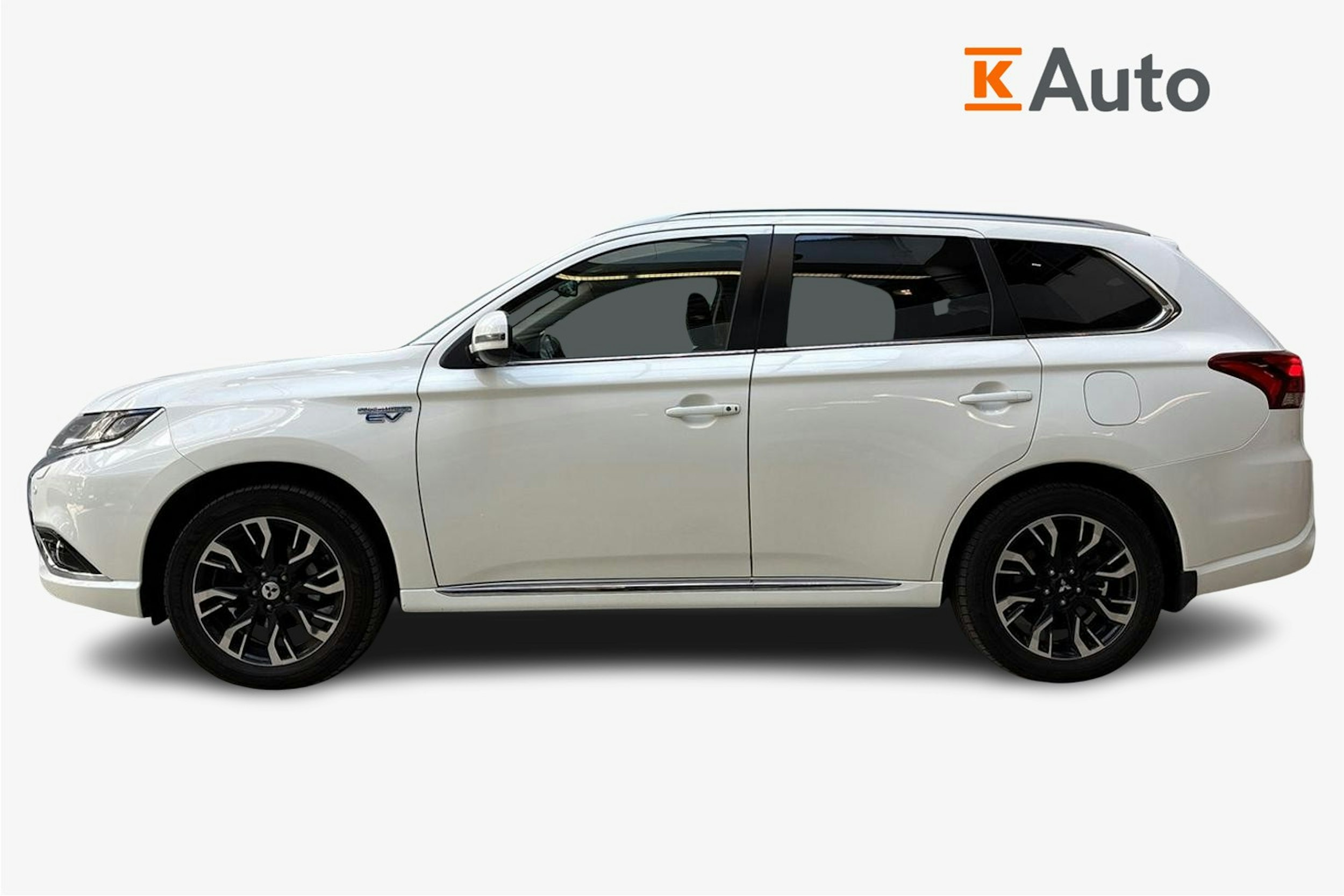 valkoinen Mitsubishi Outlander PHEV 2018 kuva 5.